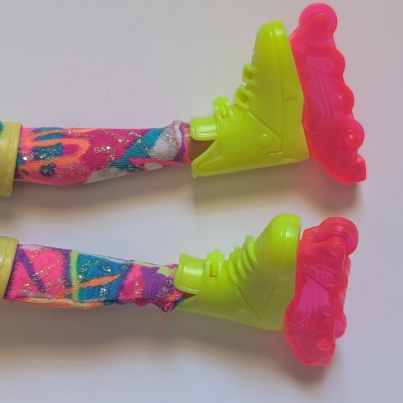 vintage 1994 Hot Skatin Barbie - Picture 5 of 12